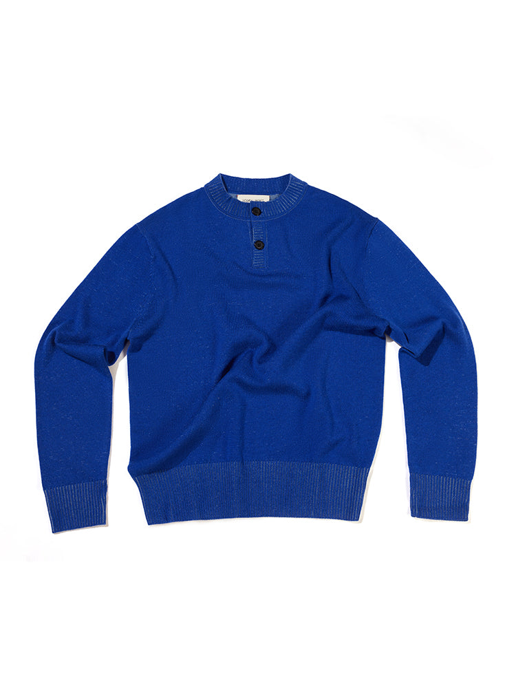 STRAINING WOOL KNITWEAR