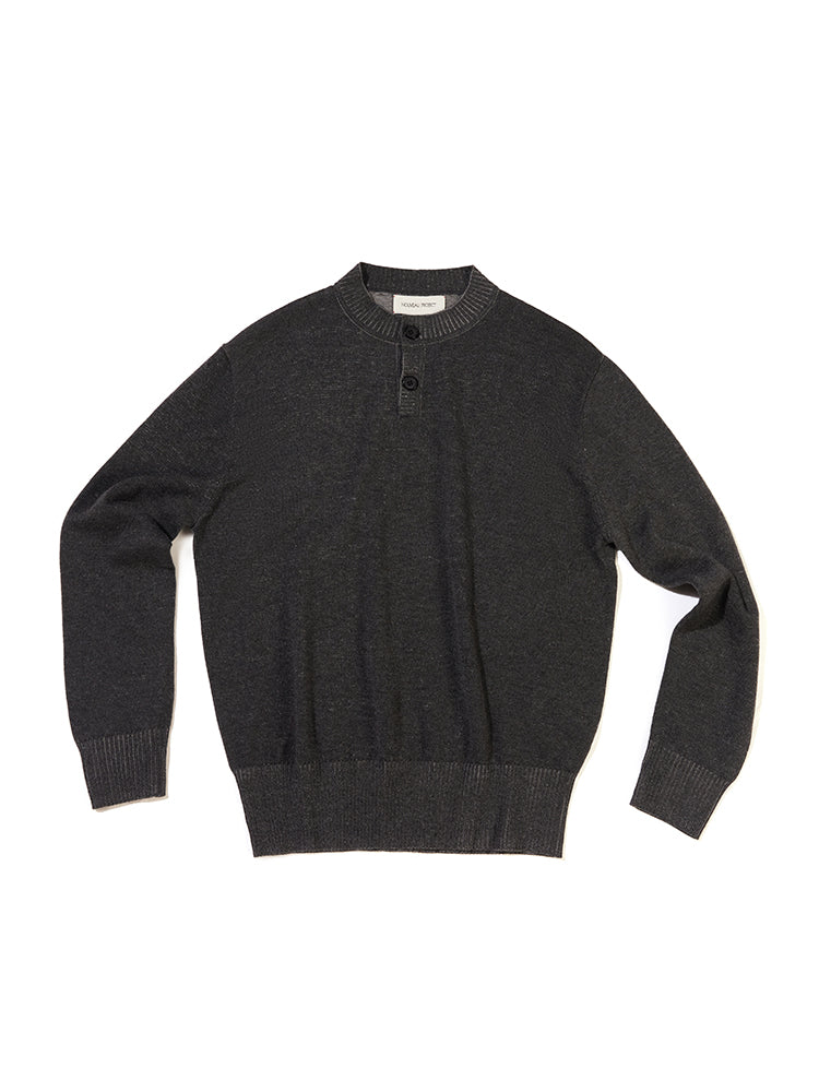 STRAINING WOOL KNITWEAR
